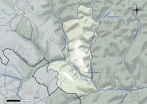 Carte en couleur présentant le réseau hydrographique de la commune