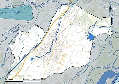 Carte en couleur présentant le réseau hydrographique de la commune