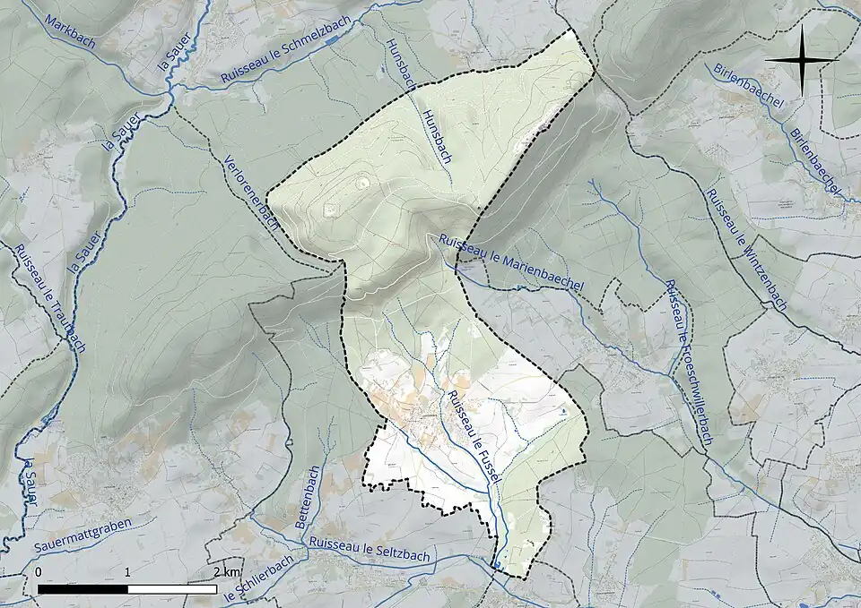 Carte en couleur présentant le réseau hydrographique de la commune