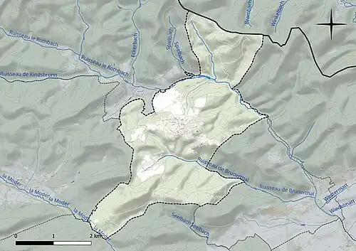 Carte en couleur présentant le réseau hydrographique de la commune