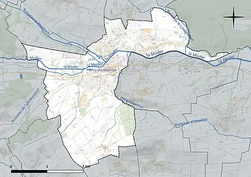 Carte en couleur présentant le réseau hydrographique de la commune