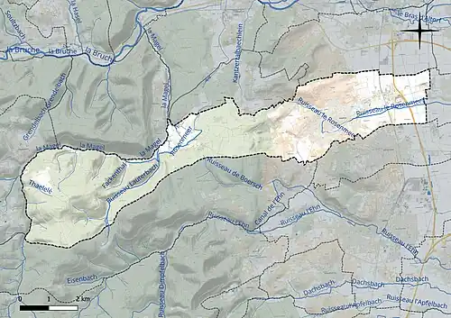Carte en couleur présentant le réseau hydrographique de la commune