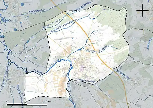 Carte en couleur présentant le réseau hydrographique de la commune