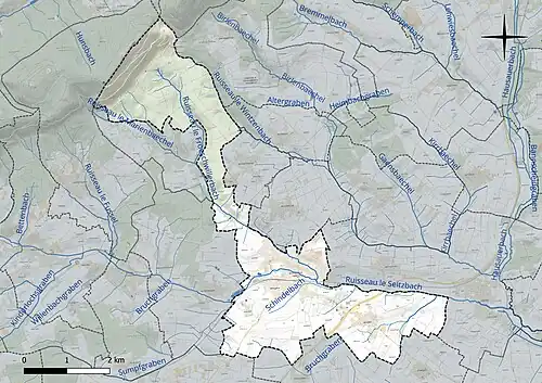 Carte en couleur présentant le réseau hydrographique de la commune