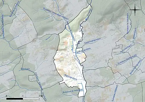 Carte en couleur présentant le réseau hydrographique de la commune