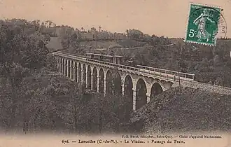 Le passage du train sur le viaduc entre Goudelin et Lanvollon.