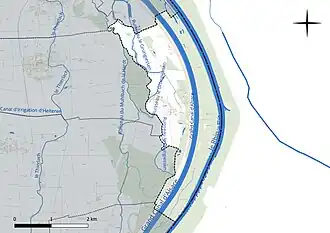Carte en couleur présentant le réseau hydrographique de la commune