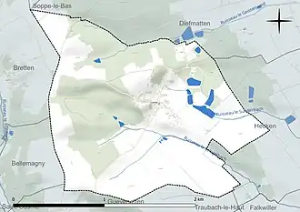 Carte en couleur présentant le réseau hydrographique de la commune