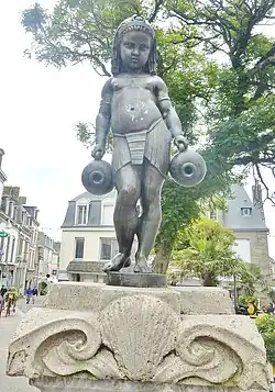 L'Enfant égyptien aux deux urnes dit « Le Bolomig », Douarnenez.