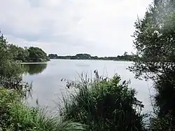 L'étang de Poulguidou vu depuis sa rive nord, côté Mahalon 2.