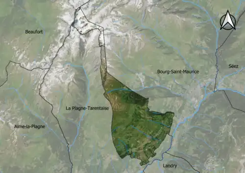 Photo aérienne en couleurs de la commune.