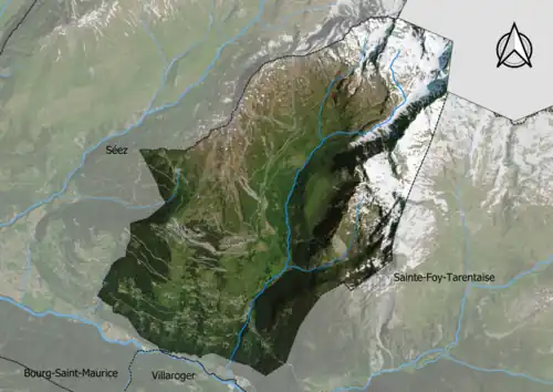 Photo aérienne en couleurs de la commune.