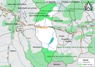 Carte représentant les Zones naturelles d'intérêt écologique, faunistique et floristique de type 1 d'Orelle : il y en a une tout au nord et une tout au sud, respectivement près du mont Bréquin et du mont Thabor qui sont écrites et schématisées avec des couleurs vertes, blanches et bleues.