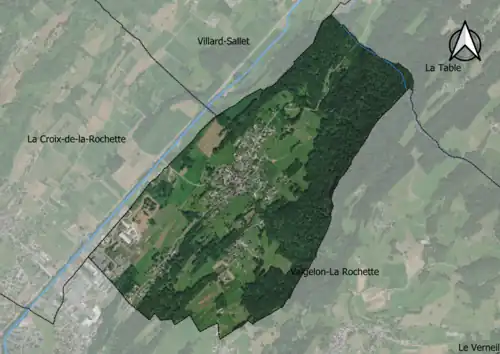 Photo aérienne en couleurs de la commune.