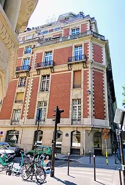 No&nbsp;73 (angle rue Malar).