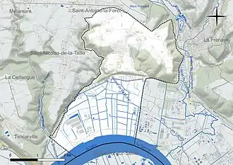 Carte en couleur présentant le réseau hydrographique de la commune