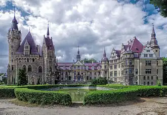 Le château de Moszna&nbsp;(pl) à Moszna en Pologne.