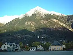 Jausiers, le sommet de "Pointe Fine" en arrière-plan.