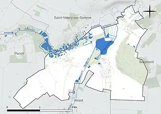 Carte en couleur présentant le réseau hydrographique de la commune