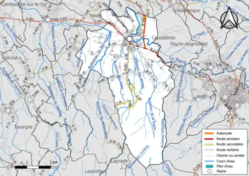 Carte en couleur présentant le réseau hydrographique de la commune