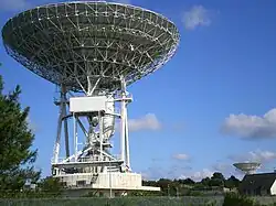 PB6 en 2006. De nombreux points de rouille sont présents sur la structure de la parabole.