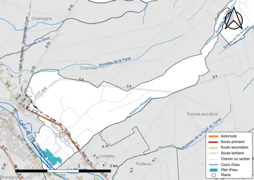 Carte en couleur présentant le réseau hydrographique de la commune