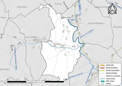 Carte en couleur présentant le réseau hydrographique de la commune
