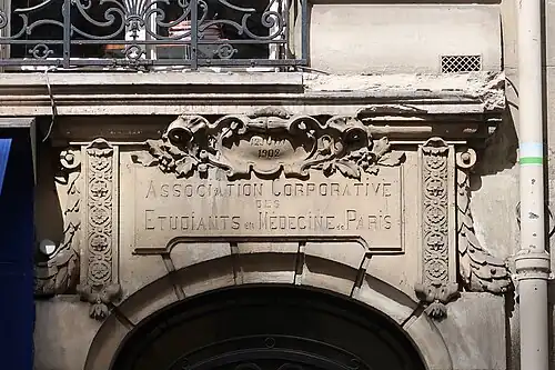 Bas-relief au no&nbsp;8.