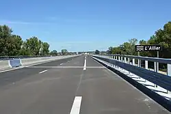 L'autoroute franchissant l'Allier