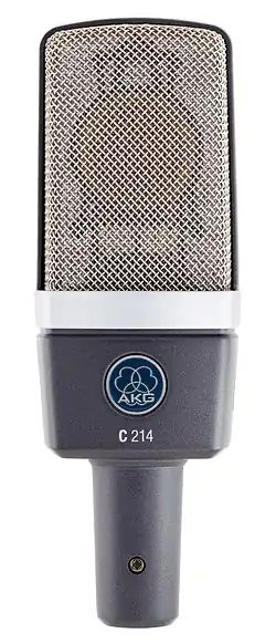 Le microphone à condensateur C214 d'AKG.