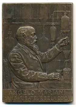 « Angelo Mariani : vulgarisateur de la coca », plaque de bronze de Louis-Eugène Mouchon (1905).