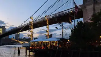 Le voilier Cuauhtémoc après avoir percuté le pont de Brooklyn le 17 mai 2025.