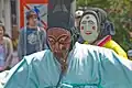 Masque coréen porté par un interprète de Talchum.