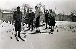 Un groupes de skieurs.