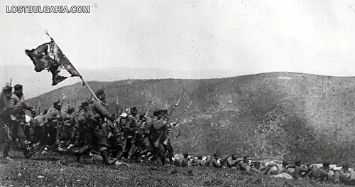 Avancée à la baïonnette des troupes bulgares.