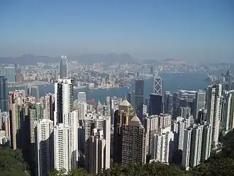 Au premier plan, l'île de Hong Kong.