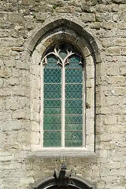 Baie gothique de la tour.