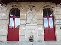 L'entrée de la mairie.