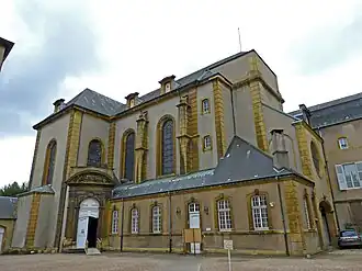 Vue extérieure de l'abbatiale.
