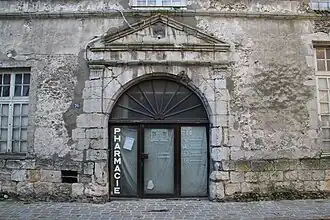 Portail de l'ancienne abbaye.