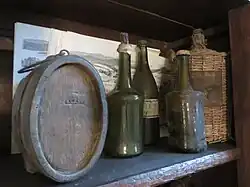 Anciens clavelins de vin jaune de la verrerie de La Vieille-Loye.