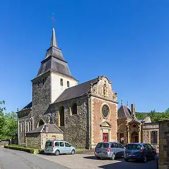 Entrée de l'église et de l'abbaye de Laval Dieu.