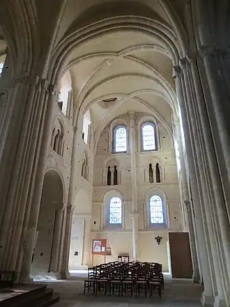 Abbaye Sainte-Trinité de Lessay, transept voûté d'ogives.
