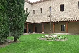 Le deuxième cloître, plus petit, le seul visible pour les simples « visiteurs », accessibles aux hôtes en retraite à l'abbaye.