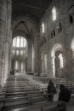 Nef romane de l'église abbatiale.