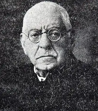 Abd-ol-Hossein Farmanfarma, grand-père de Firouz.
