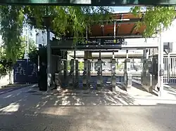 Accès Allée des Tamaris, quai province.