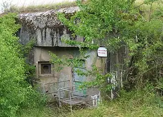 L'un des deux blocs entrée de l'abri.