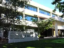 Ambassade à Canberra.