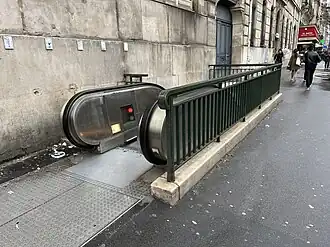La sortie no&nbsp;2, « Mairie du 18e ».